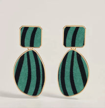 Load image into Gallery viewer, Tiger Eyes Dangle Earring
