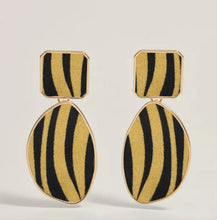 Load image into Gallery viewer, Tiger Eyes Dangle Earring
